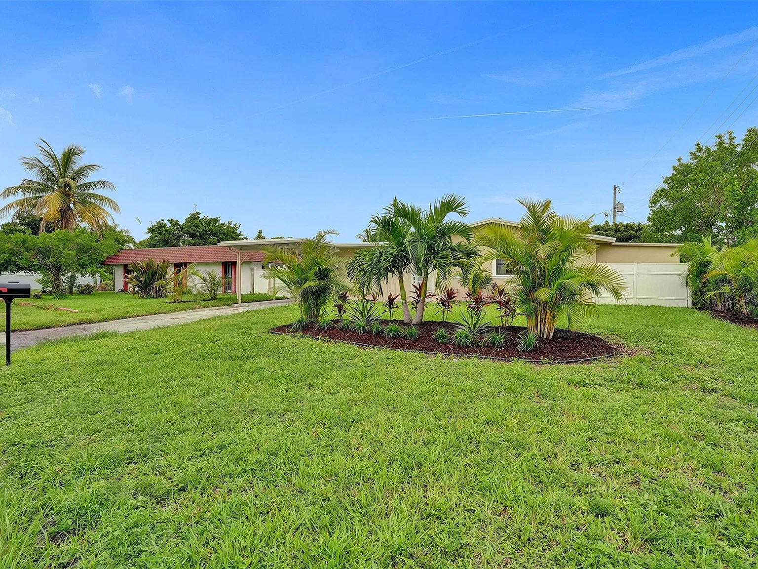 4 bed, 2.0 bath, 1539 sqft, $3,800 — Photo 3