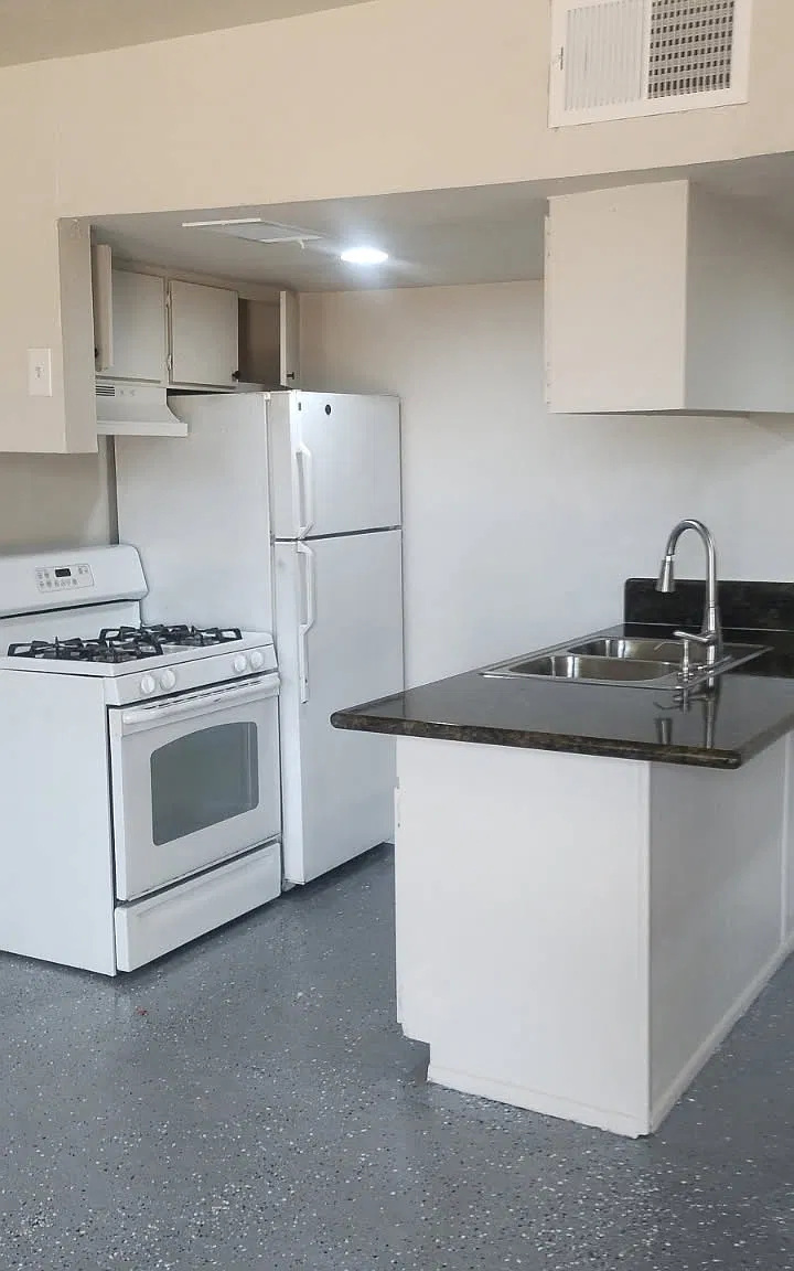 3317 W Jefferson St — Photo 2
