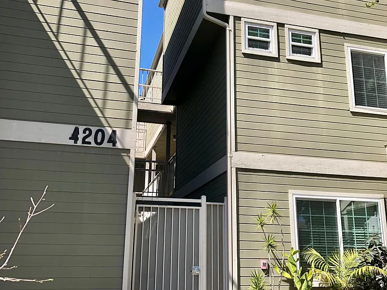 4204 3rd Ave #5 — Photo 2
