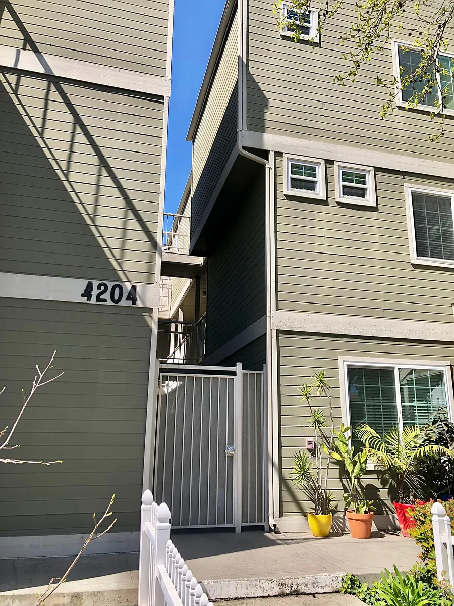 Photo 2 of 42 - 4204 3rd Ave #5 - San Diego, CA Building Photo - 4204 3rd Ave #5