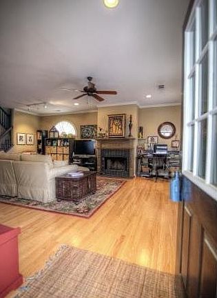 5th image of 2326 Trellis Ln SE