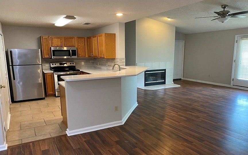 1st image of 13715 N Richmond Park Dr #305