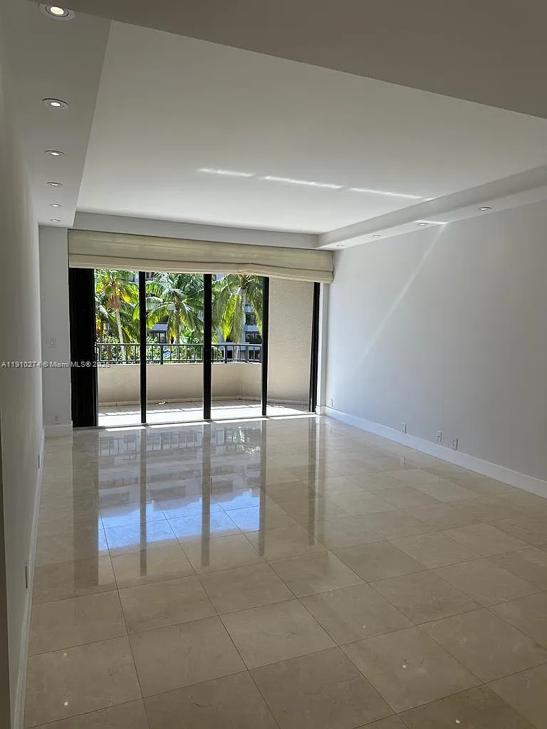3 bed, 2014 sqft, $11,000 — Photo 1