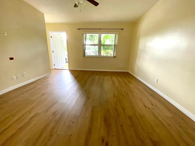 3541 Burma Ct #4 — Photo 3