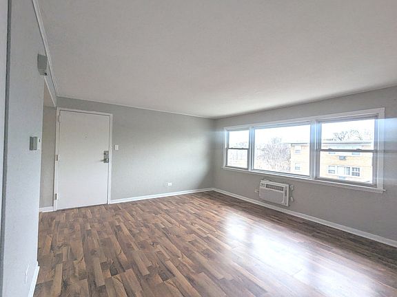 2nd image of 10811 S Lloyd Dr APT 12
