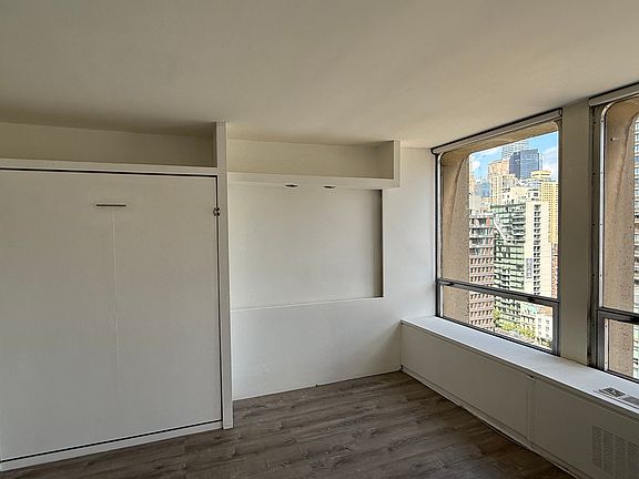 4th image of 300 E 33rd St APT 19E