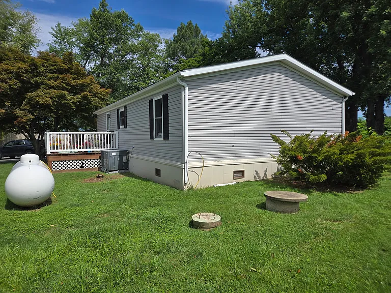 125 Old Crystal Beach Rd — Photo 4