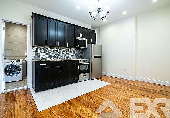 4th image of 30 Rogers Ave #3R