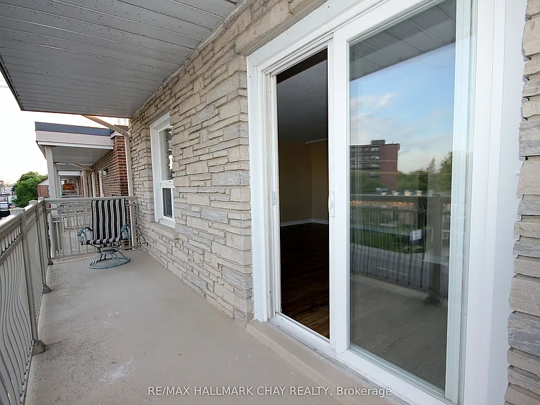 95 Holland St W #C3A — Photo 7