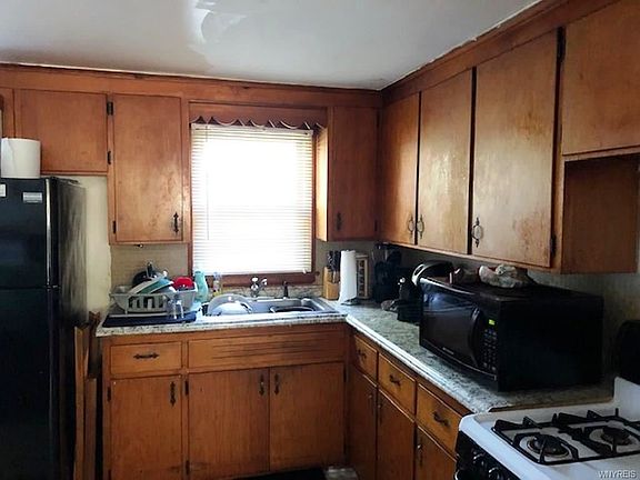 2nd image of 240 Lasalle Ave