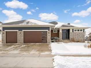 386 Riverside Cir, Anoka, MN 55303