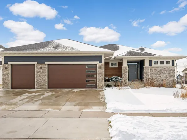 386 Riverside Cir, Anoka, MN 55303