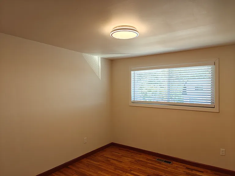 2320 S Eddy St — Photo 10