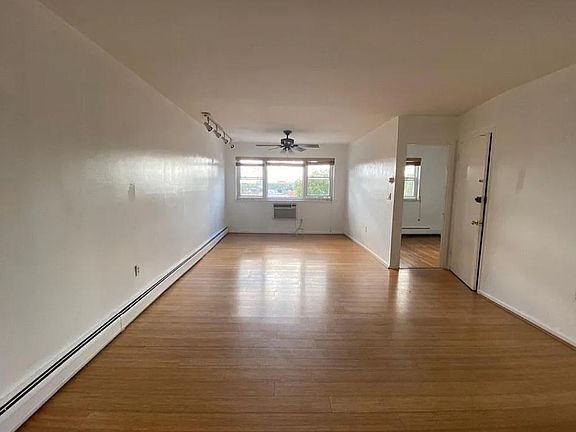4th image of 869 Calhoun Ave #3