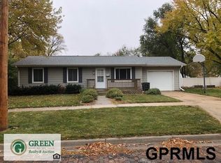 820 E 5th St, York, NE 68467