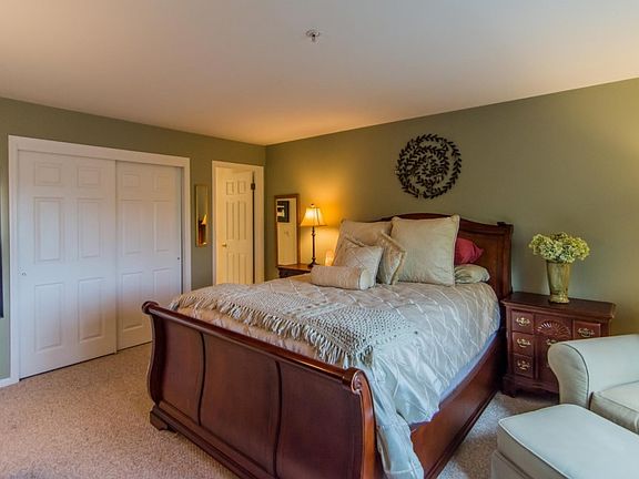 2nd image of 333 Cambridge Dr
