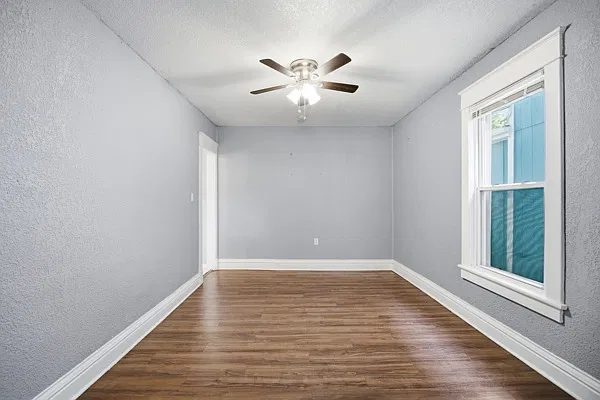 4 bed, 2160 sqft, $1,875 — Photo 4