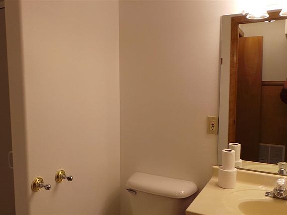 2nd image of 901 Woodhaven Dr