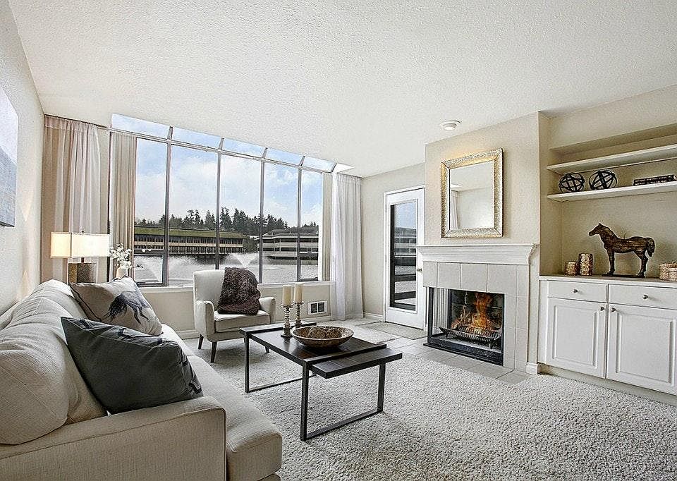 1st image of 7 Lake Bellevue Dr