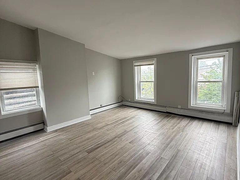 155 W Main St #3 — Photo 1