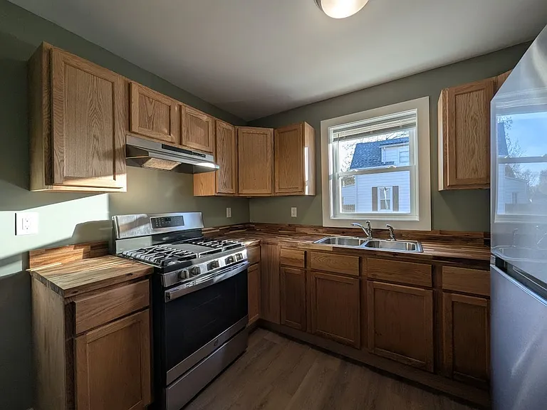 304 E Hill St — Photo 8