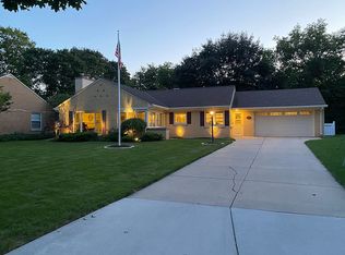 2633 N 97th St, Wauwatosa, WI 53226