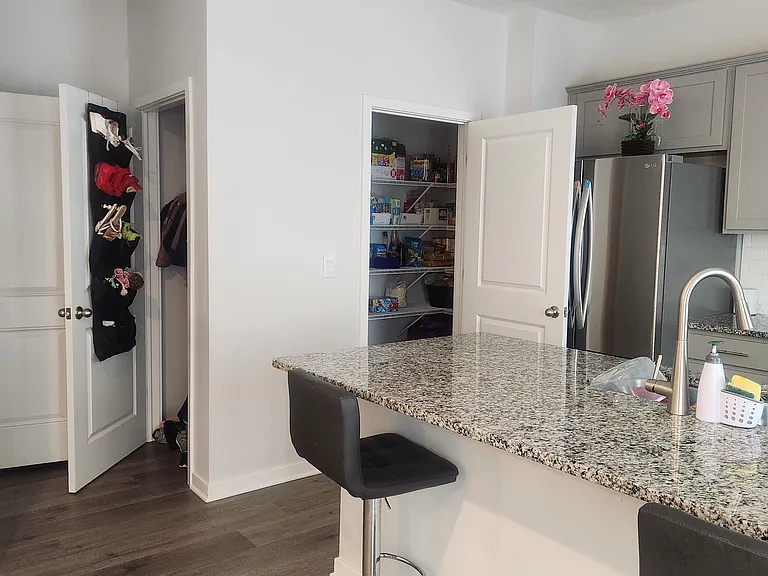 225 Sterndale Dr — Photo 9