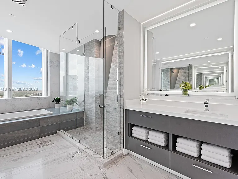 851 NE 1st Ave #Penthouse 5402 — Photo 15
