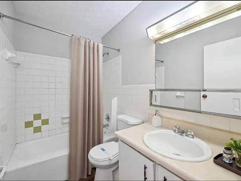 Tamarack Arms Apartments — Photo 13