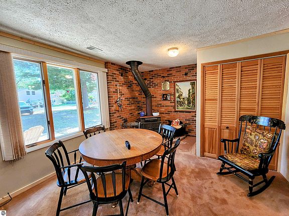 4th image of 211 Tudor Dr