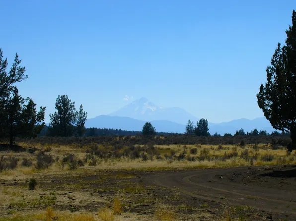 Red Rock Rd, Macdoel, CA 96058