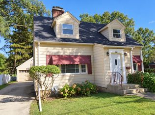 32 S College St, Batavia, IL 60510