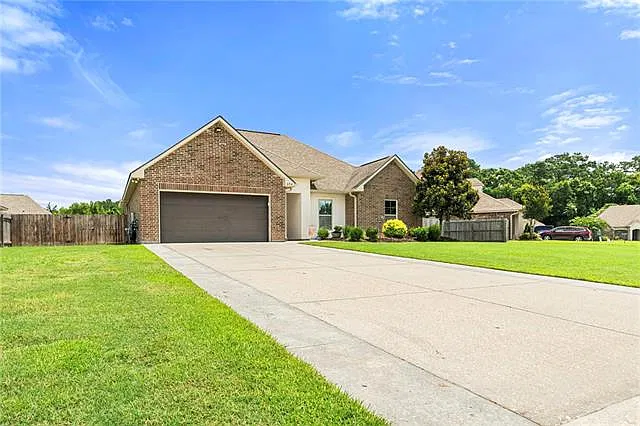 3 bed, 2.0 bath, 1457 sqft, $1,650 — Photo 3