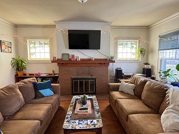 3rd image of 2938-40 N Farwell Ave