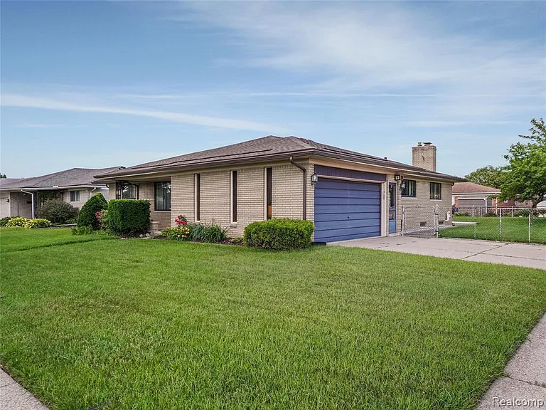 28506 Steele Dr — Photo 4