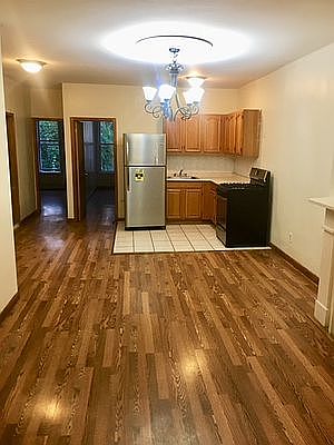 2nd image of 700 Chauncey St #2