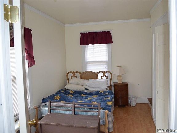 3rd image of 106 Park Ln