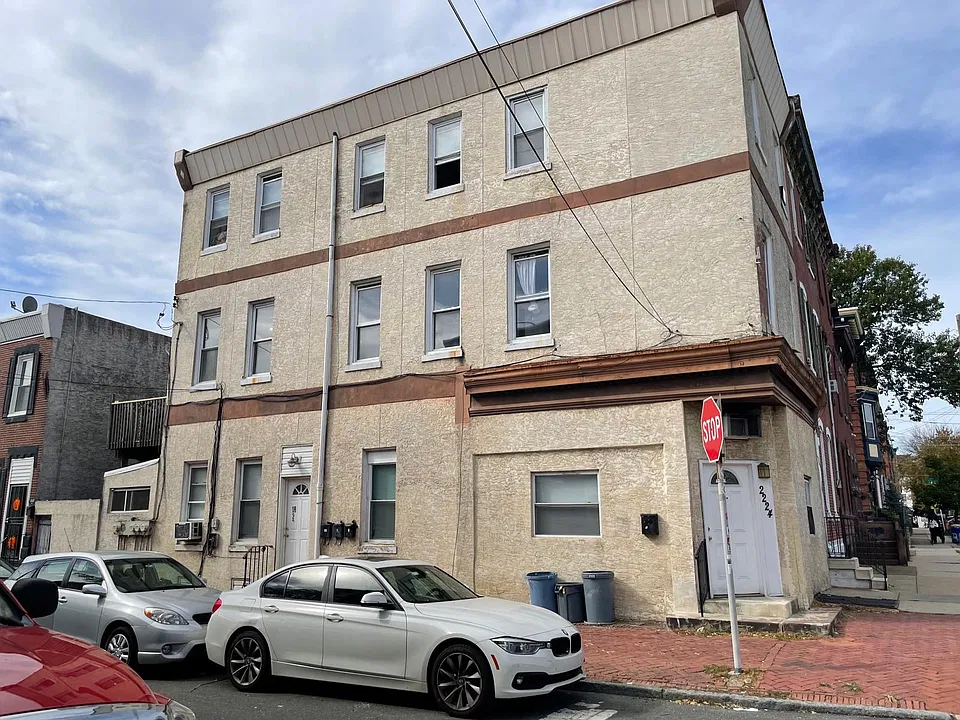 2224 E York St #3