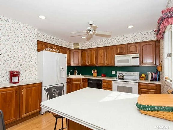 4th image of 76 Fernwood Ave