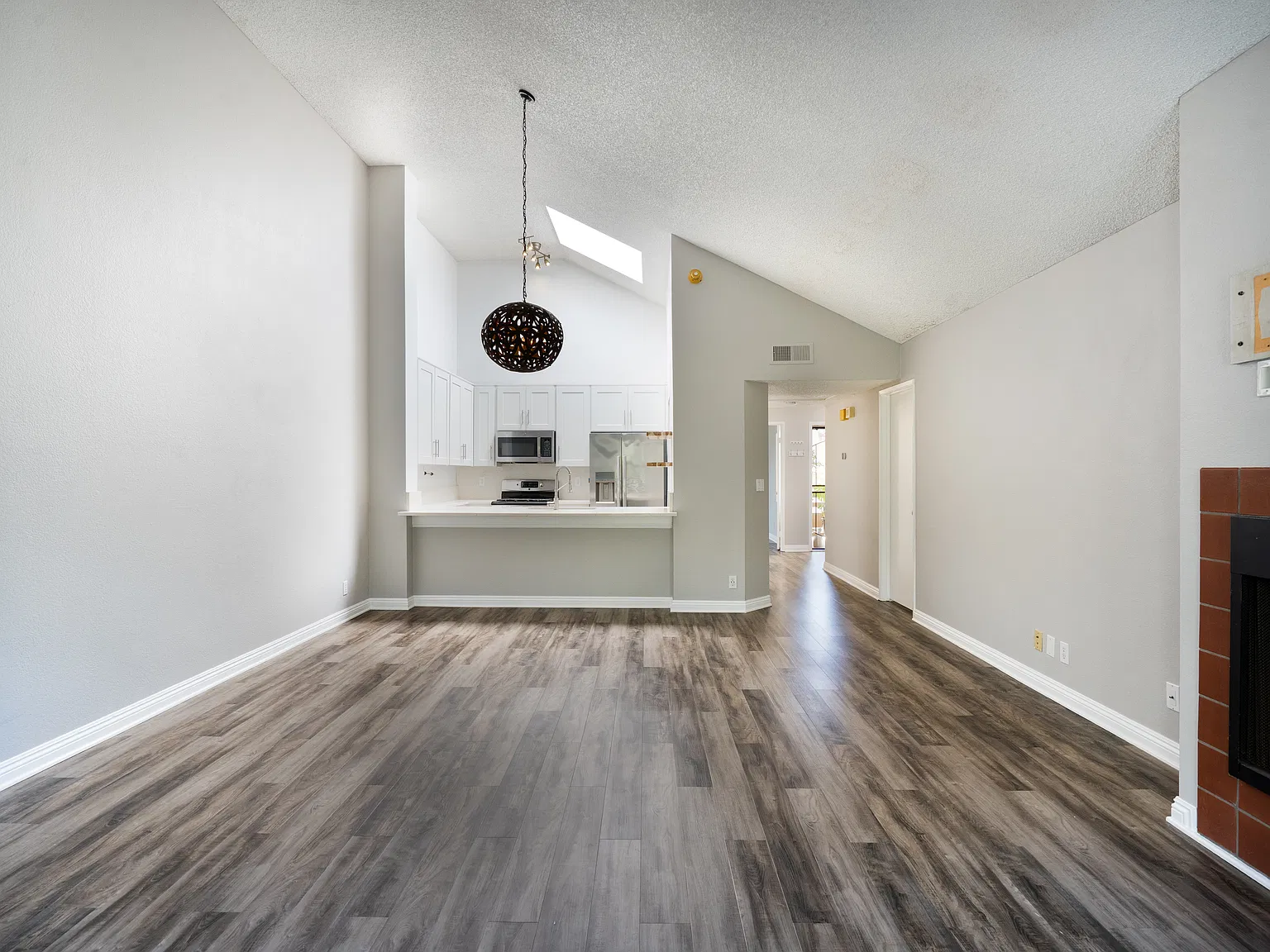 2 bed, 1052 sqft, $3,000 — Photo 3