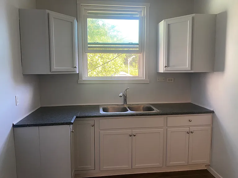 4848 S Honore St #C2 — Photo 8