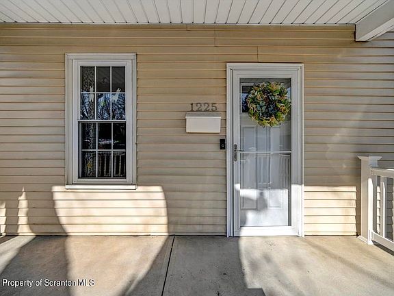 4th image of 1225 Olga St