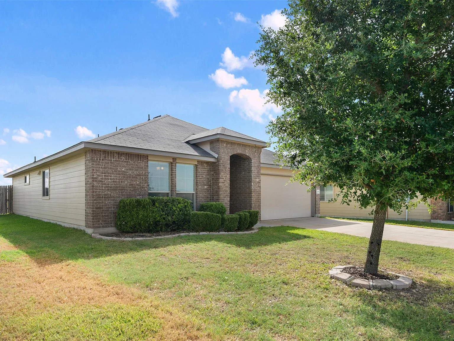 3 bed, 2.0 bath, 1508 sqft, $1,900 — Photo 3