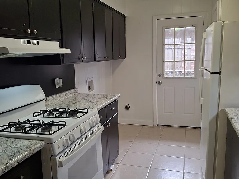 806 Brinwood Ave — Photo 2