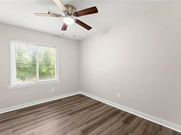 2050 Shaffer Rd — Photo 11