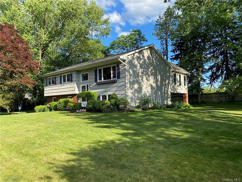 1st image of 20 Lake Dr