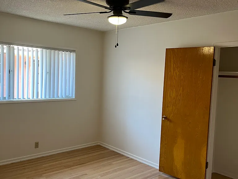 238 N Jackson St — Photo 4