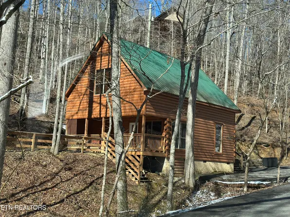 1520 Lake Dr, Gatlinburg, TN 37738