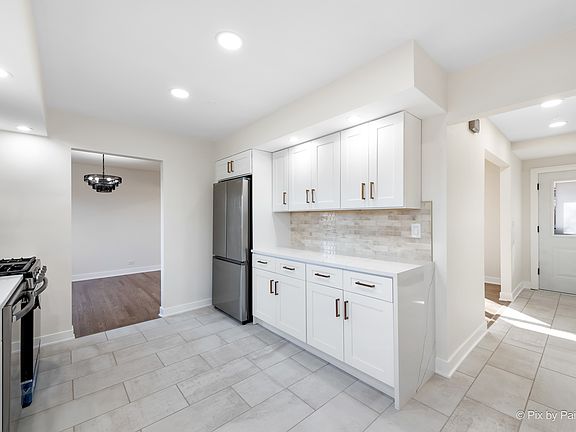4th image of 443 S Oak Glen Dr