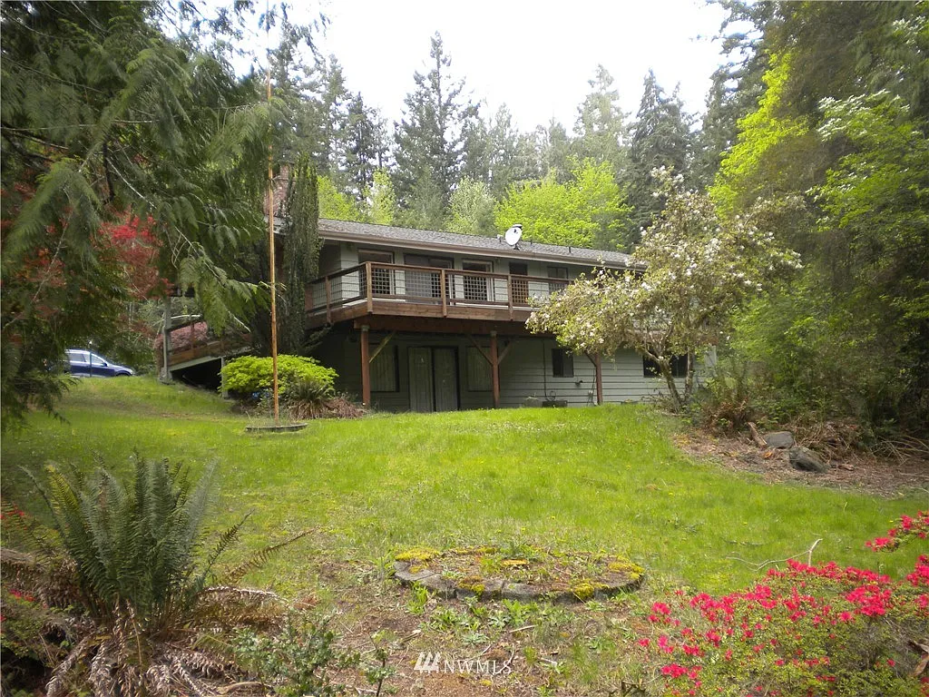 951 E North Bay Road photo 1